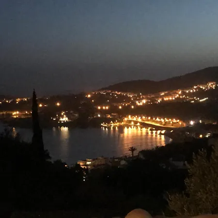 Agay Reves De Rive *